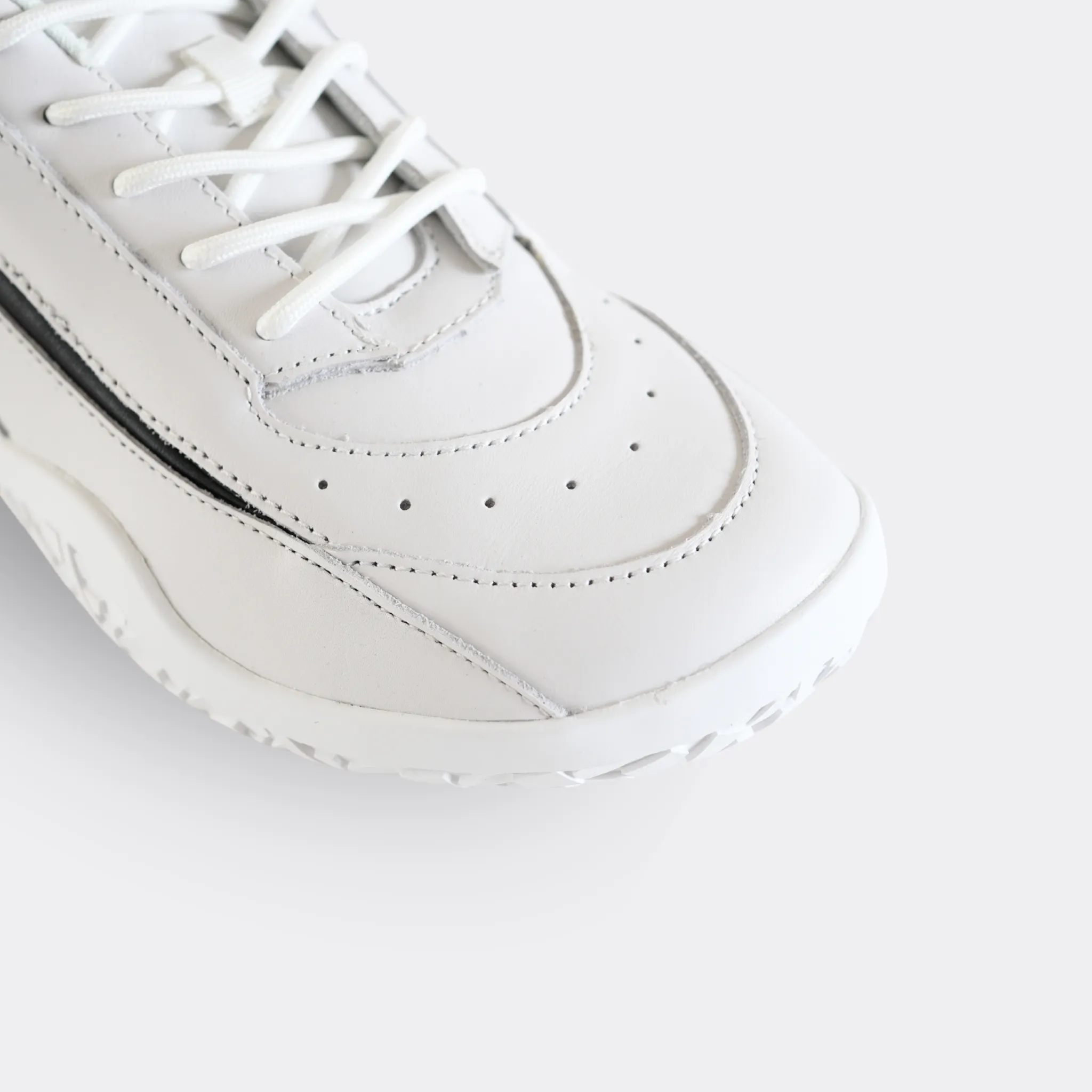 STRYDAFORCE Sneakers